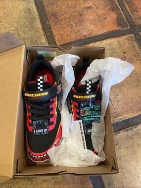 NWT  Kids Light-Up Sneakers in Red, Black & Yellow size 6 wide big kid boyS
